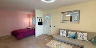 Large Studio in La Jolla / UTC area Gallery 5