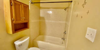 8864 WALUTES Circle Gallery 17