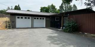 SPACIOUS AND PRIVATE LARGE HOME WITH SWIMMING POOL Gallery 1