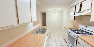 Great, well-maintained single-story duplex tucked away on a quiet cul-de-sac! Gallery 13