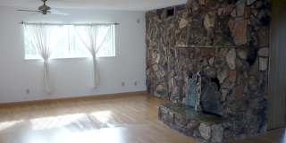 4-Bed, 2.5-Bath House w/2-Car Garage & Pool Gallery 6