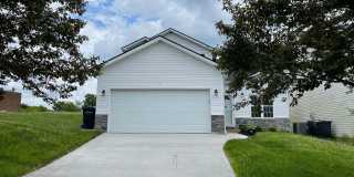Lovely Single Family House with New Flooring & Paint! 2-Car Garage Gallery 32