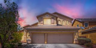 Spacious 4-Bedroom Home with 3-Car Garage & Mountain Views Gallery 1
