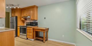 2 Bedroom 2 bath in the Heart of Ballard Gallery 10