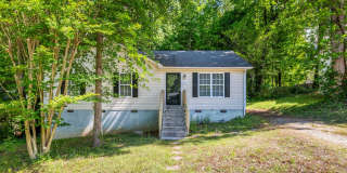NW Home - Updated Kitchen and Bathrooms, Wood Laminate Flooring, Deck, Must See! Gallery 1