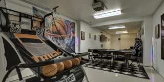 1027 W 19TH Street Gallery 2