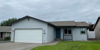 3 Bedroom Home - Newly Renovated! Gallery 1