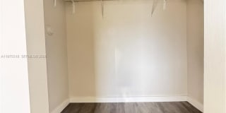 978 NE 42nd Pl Gallery 21