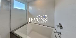 Luxury single-family home with inclusive water, sewer, and garbage Gallery 41