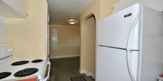 Charming 2 bed 1 bath bungalow with 2nd living room Gallery 14