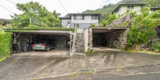 Recently Renovated 2BR/1BA/2 tandem PKG (covered & uncovered) in Kalihi Valley! Gallery 1