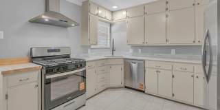 Newly Updated 2BD 1BA Duplex Home - Available Now! Newly Updated 2BD 1BA Duplex Home - Available Now! Gallery 12