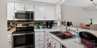 Spacious 2BR Condo Finished Basement in Aurora Gallery 11