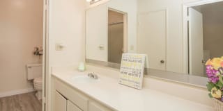 Emerald Victoria Apartments Gallery 15