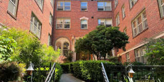 Queens Court Large Charming 1 Bedroom Available Now! Highly Desirable Queen Anne Location Gallery 1