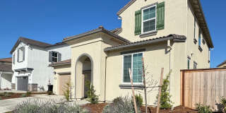 NEWER SOLAR HOME – 4 Bed / 3 Bath + Loft | 2,800 Sq Ft  SEE VIDEO Gallery 1