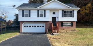 3 bed 2 bath + 2 car garage- Jonesborough Gallery 1