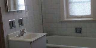 Charming Roscoe Village 1 Bedroom - Recently redone bathroom! Refinished hardwood floors! Gallery 8