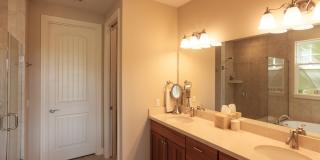 Gorgeous free standing luxury Hokulani Golf Villa fully furnished 3/2.5 for rent Gallery 14