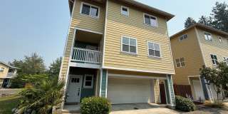 Beautifully Updated 3 Bed, 2.5 Bath Townhome in Monroe Gallery 6