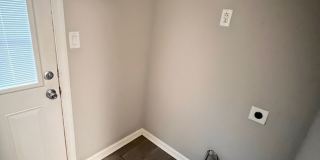 Charming 3-bedroom, 2-bath townhouse Gallery 10