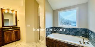 Nearly New Luxury Home in Blue Valley Schools! Gallery 38