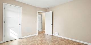 Modern Comfort meets Convenience - 3BR/2BA Duplex Gallery 11