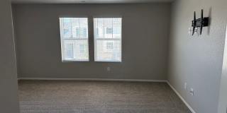 Spacious 3BR House in Aurora Gallery 8