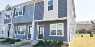 Beautiful 3BD, 2.5BA END unit townhome, washer & dryer included! Gallery 1