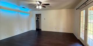 Adorable 3 bedroom, 2 bath home in Aledo Gallery 5