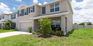 Available now in Wimauma | Spacious 5BR Home with 2,600+ Sqft Gallery 7