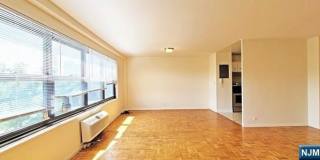 2348 Linwood Avenue Gallery 1