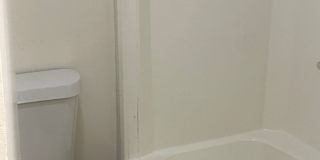 5104 S. Delaware Place - 5128 S. Delaware Pl.. Apt B Gallery 4