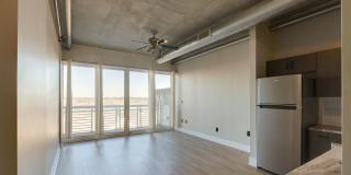 Excellent and newly refreshed Uptown 8th floor condo in the Courtside complex. Gallery 7