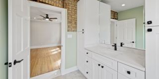 4834 N Springfield Avenue Gallery 21