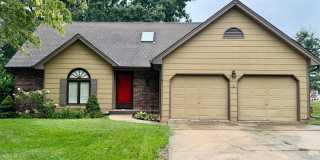 4-Bedroom Lee’s Summit Home | Finished Basement & Fenced Yard 4-Bedroom Lee’s Summit Home | Finished Basement & Fenced Yard Gallery 1