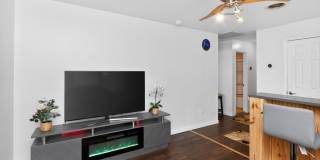 Charming Upper Floor 1BR/ 1 Bath/ Nothing Shared in Woodbridge Charming Upper Floor 1BR/ 1 Bath/ Nothing Shared in Woodbridge Gallery 5