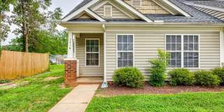 Great 3 BEDROOM, END UNIT townhome in desirable Olde Towne! Gallery 1