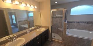 4 bed 2 bath home Gallery 8