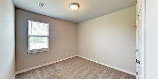 Beautiful 3 Bedroom, 2 Bath Home with Study and Storm Shelter - Yukon Schools. Gallery 16