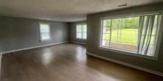 SPACIOUS 3 bed/2 bath with fenced yard and large deck! Gallery 17
