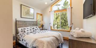 Stunning Fully Furnished 4-Bedroom Home with Amazing Views, EV Charger & Solar in Big Bear! Gallery 31