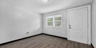 Charming 2-Bedroom End Unit Just 1 Mile from Mercer University Gallery 1