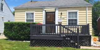 Charming 2 bedroom home in Harper Woods Gallery 1