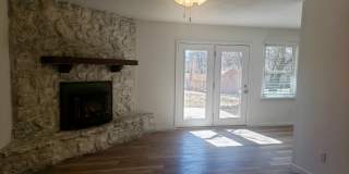 Primrose Market Place - Battlefield Mall Area - Bradford Park Neighborhood w/ 2 Living Area's Gallery 3