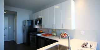 886 West Adams Street Gallery 6