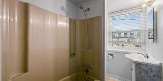1610 WENTWORTH Avenue Gallery 24