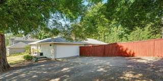 Bull Mountain Gem – Single-Level 3BR with 2 Living Areas, Large Yard & Pergola Patio Gallery 5