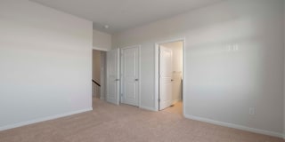 462 TILLER Street Gallery 18