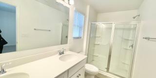 BEAUTIFUL 3 Bedroom Paired Home minutes from I-77 and I-40 - SPRING SPECIAL Gallery 8